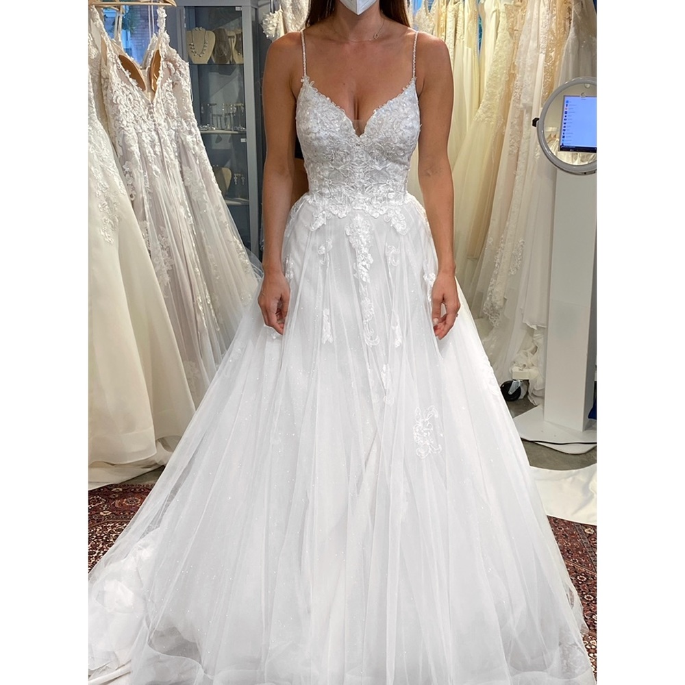 Stella York 6886 wedding dress. Ivory on ivory. Sparkle tulle, lace,